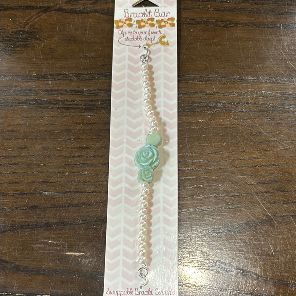 Chic Pearl and Mint Floral Bracelet